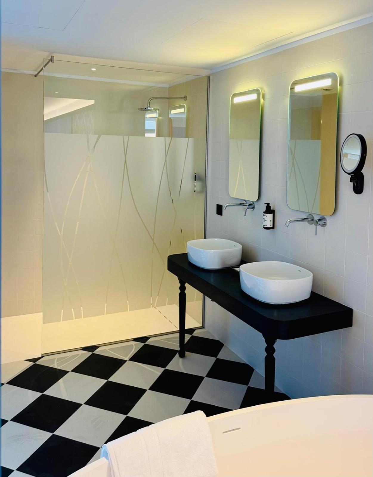 Hotel Divino & Apartments Figueres  Kültér fotó